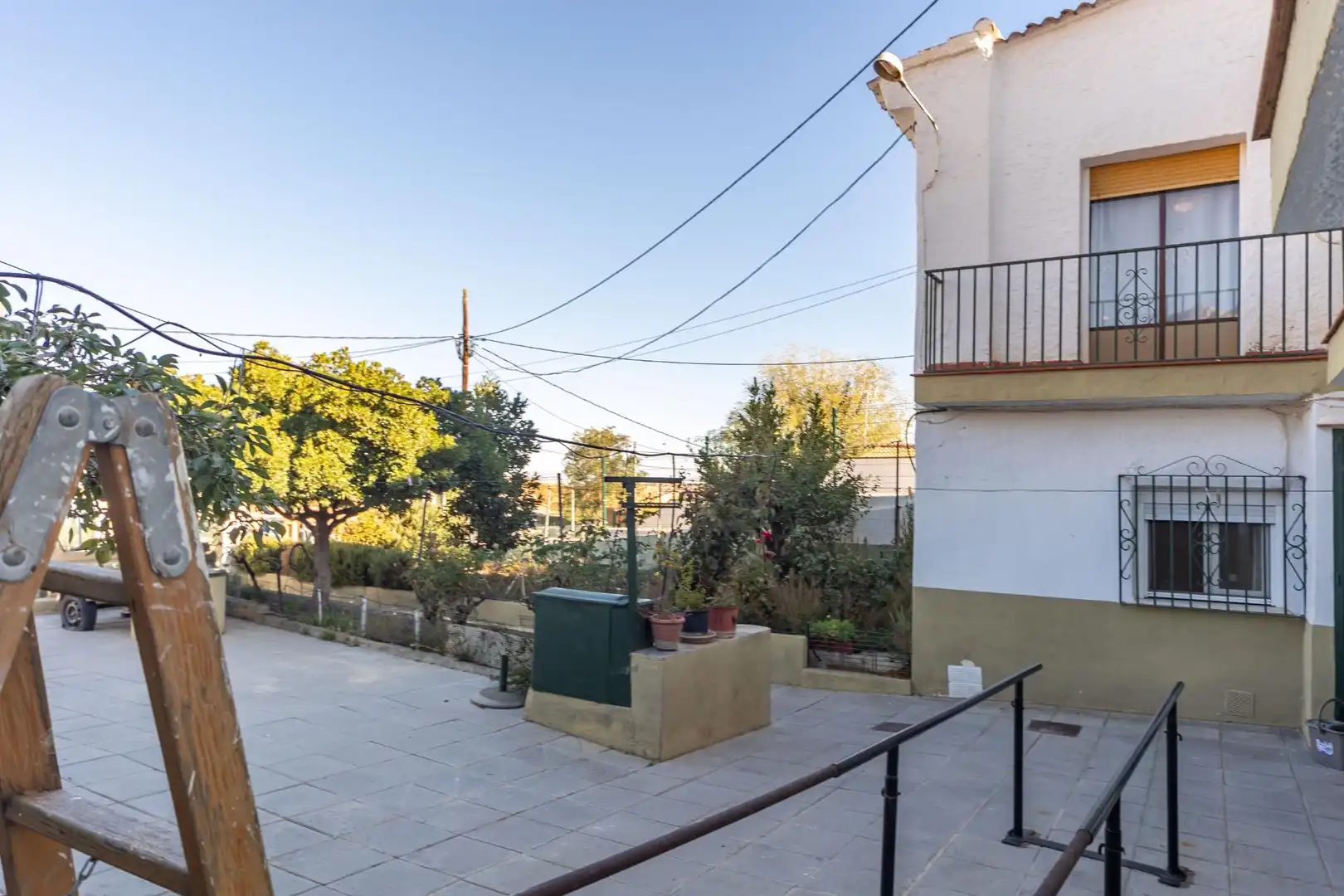 Vista exterior de Finca rústica en venda en Guadix amb Calefacció, Jardí privat i Traster