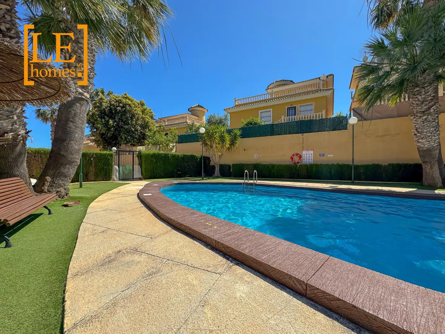 Piscina de Apartament en venda en Orihuela amb Aire condicionat, Moblat i Forn