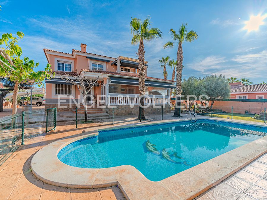 Swimming pool of House or chalet for sale in San Vicente del Raspeig / Sant Vicent del Raspeig  with Air Conditioner, Heating and Private garden