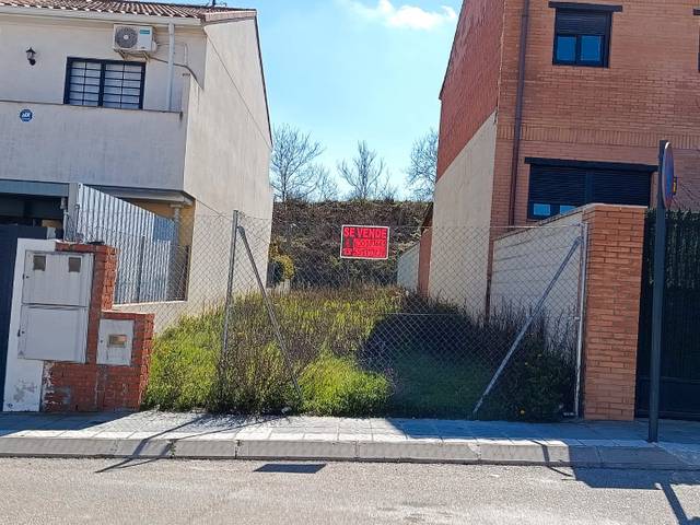 Terreno residencial en Venta en Avenida de la Jura de Santa Gadea, 164 en Covadonga - Los Manzanos