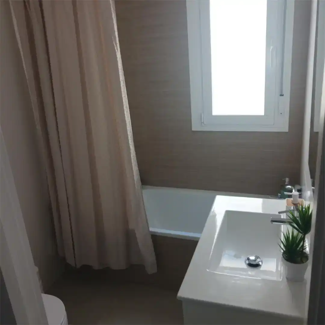 Bany de Àtic en venda en  Almería Capital amb Aire condicionat