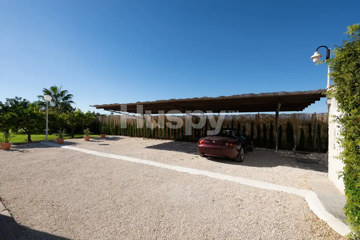 Aparcament de Casa o xalet en venda en Elche / Elx amb Aire condicionat, Calefacció i Jardí privat
