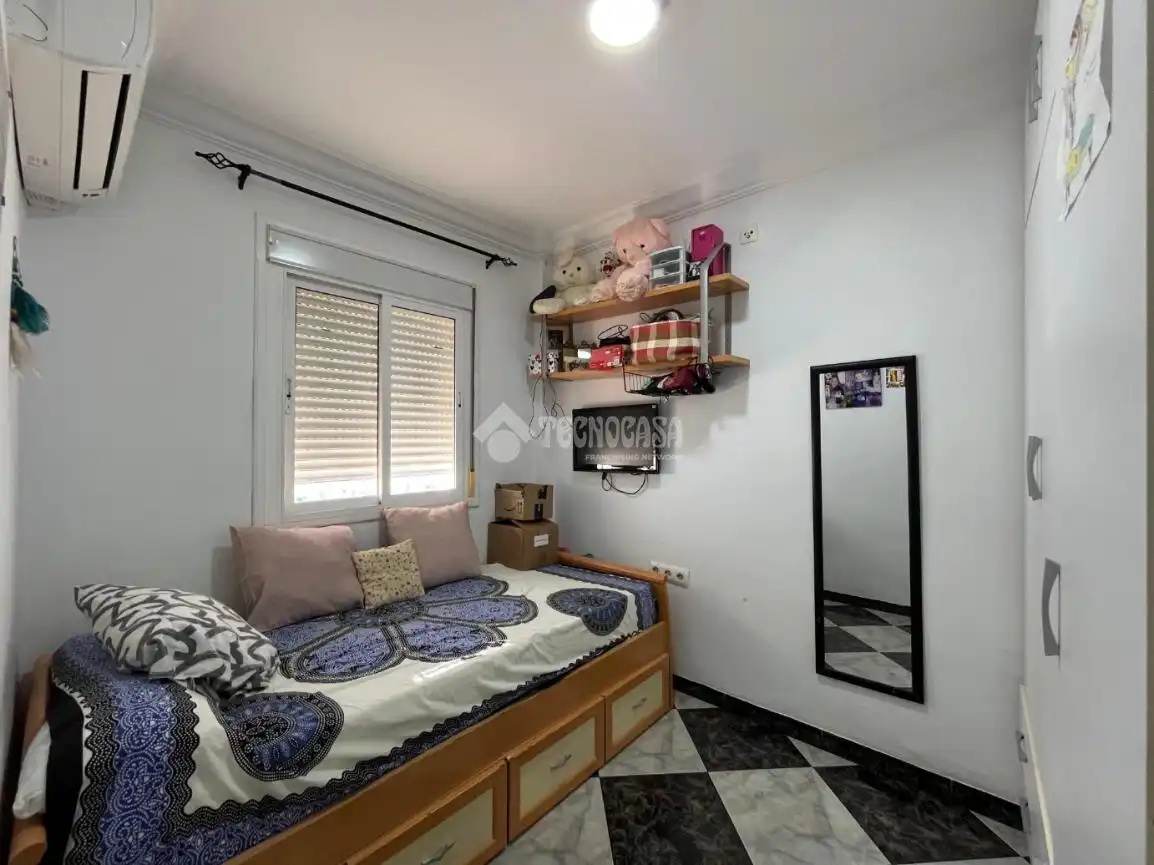 Habitación de Piso en venta en Carmona, Sevilla