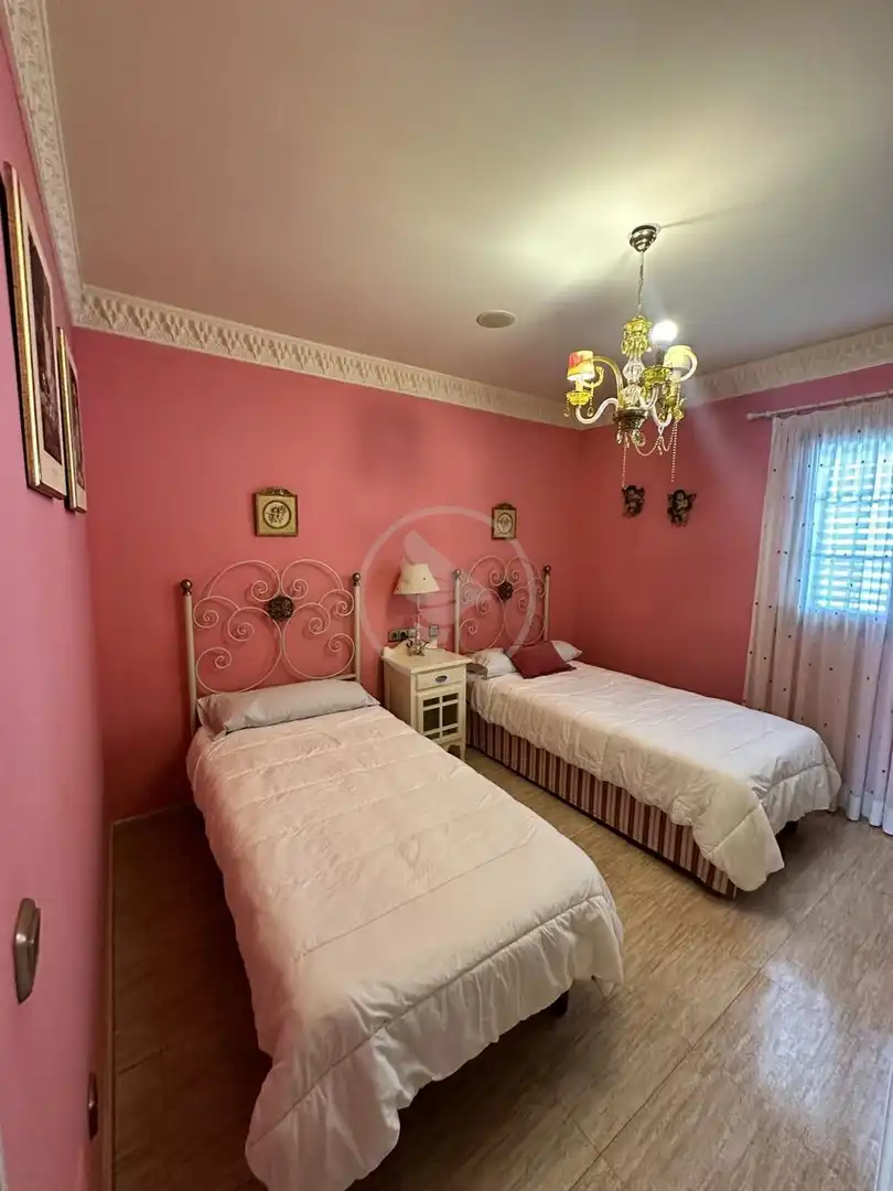 Dormitori de Casa o xalet en venda en Fuengirola amb Aire condicionat i Terrassa