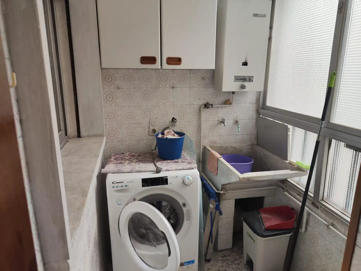 Kitchen of Flat for rent in Granada  with Air Conditioner, Terrace and Balcony