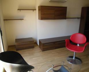 Sala d'estar de Apartament de lloguer en Olías del Rey amb Calefacció, Terrassa i Moblat