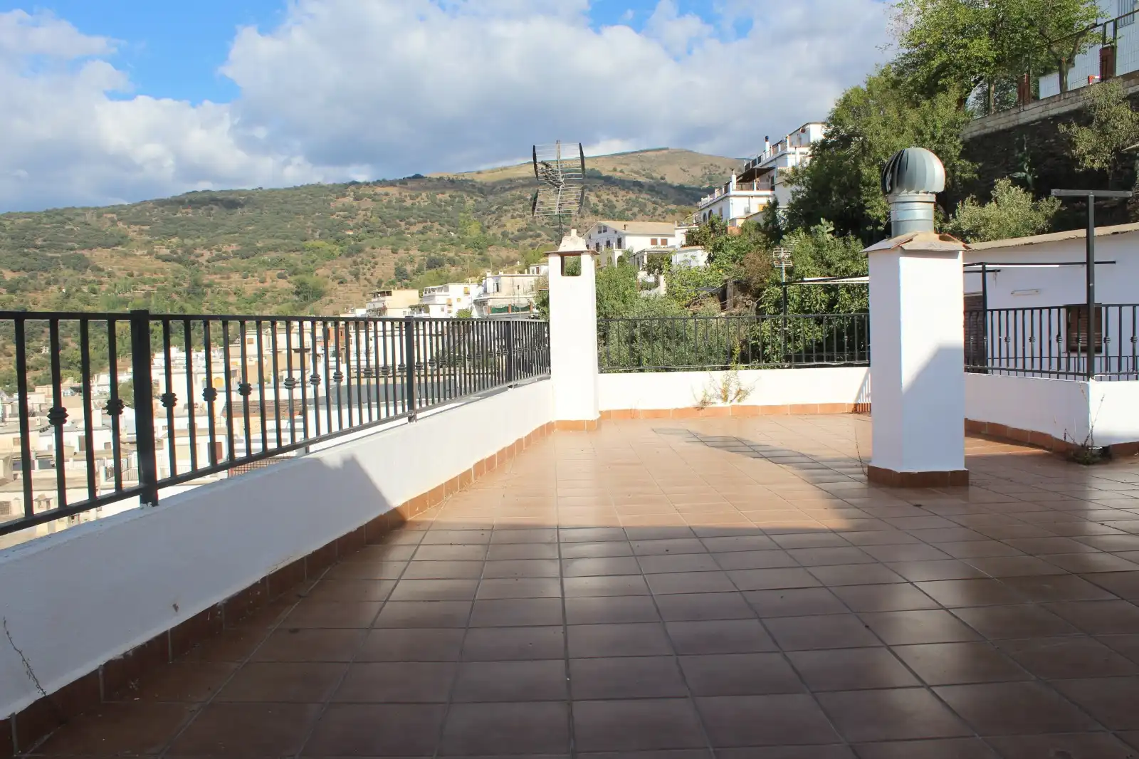 Vista exterior de Casa o chalet en venta en Nevada con Terraza, Trastero y Amueblado