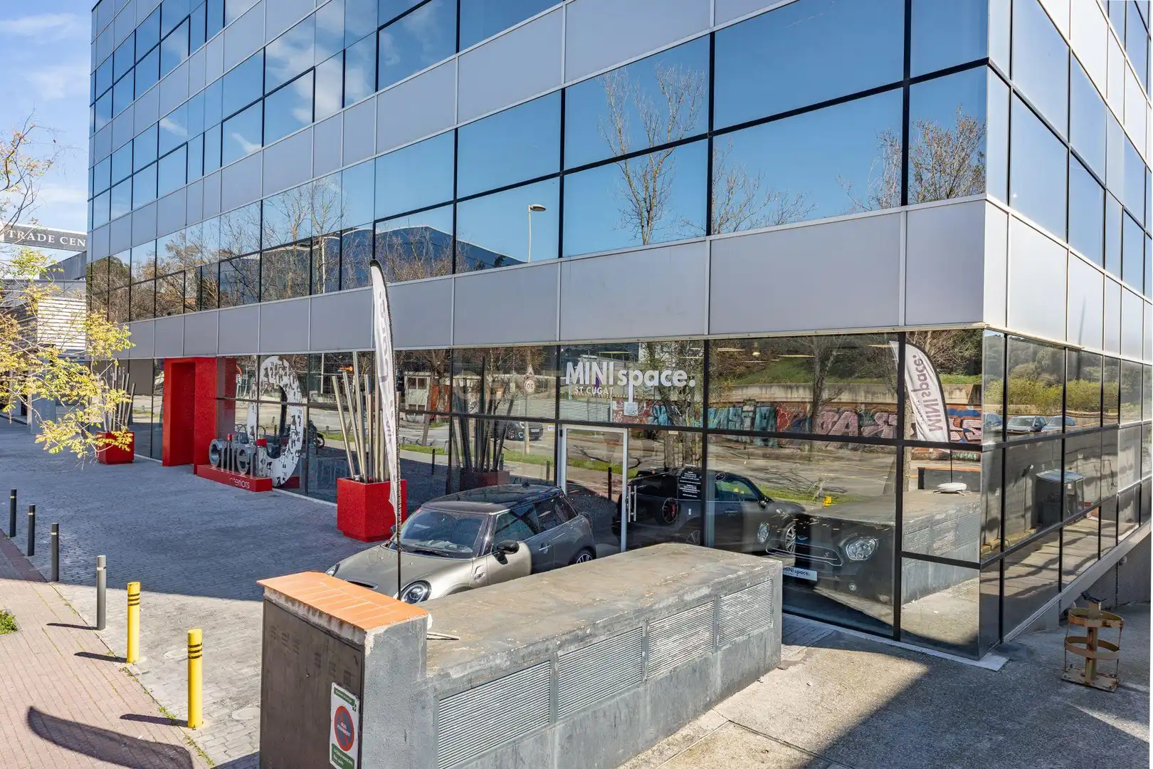 Vista exterior de Local en venta en Sant Cugat del Vallès