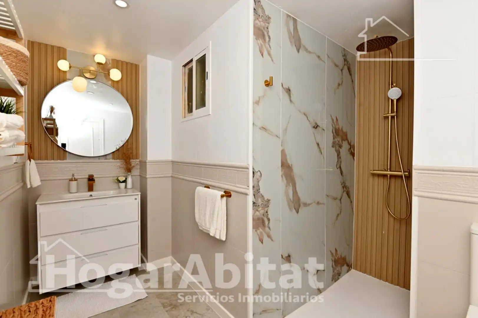 Baño de Piso en venta en Valencia con Aire acondicionado, Calefacción y Amueblado