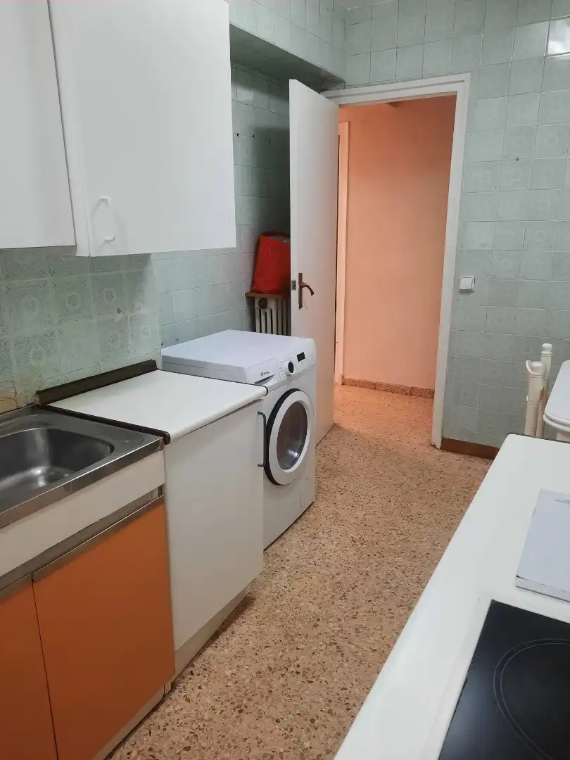Cocina de Piso de alquiler en Zaragoza con Calefacción, Amueblado y Horno