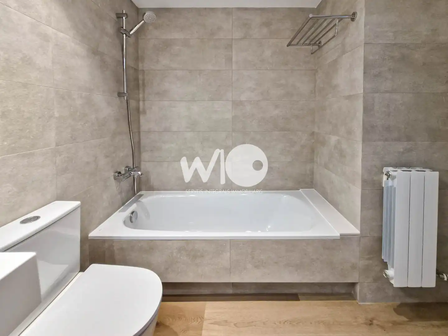 Baño de Piso de alquiler en Girona con Aire acondicionado, Calefacción y Parquet