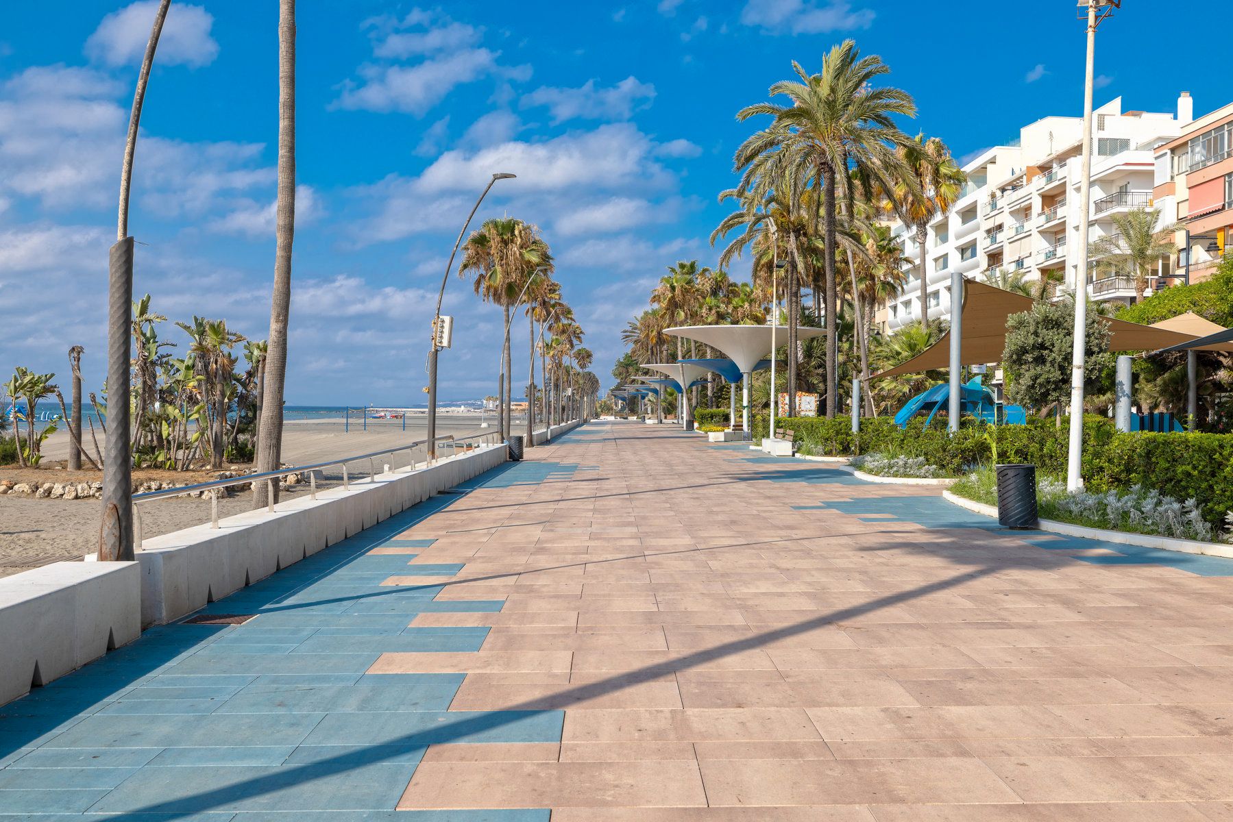 Vista exterior de Apartament en venda en Estepona amb Aire condicionat