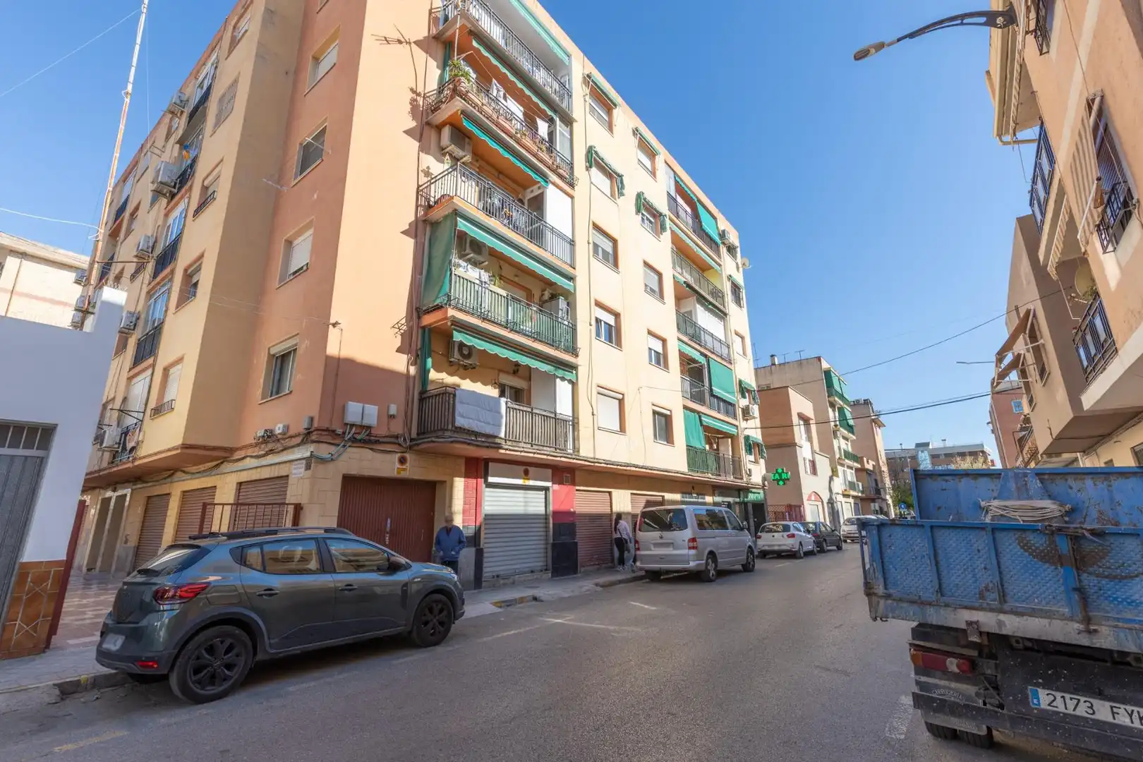 Vista exterior de Piso en venta en Granada con Aire acondicionado y Balcón