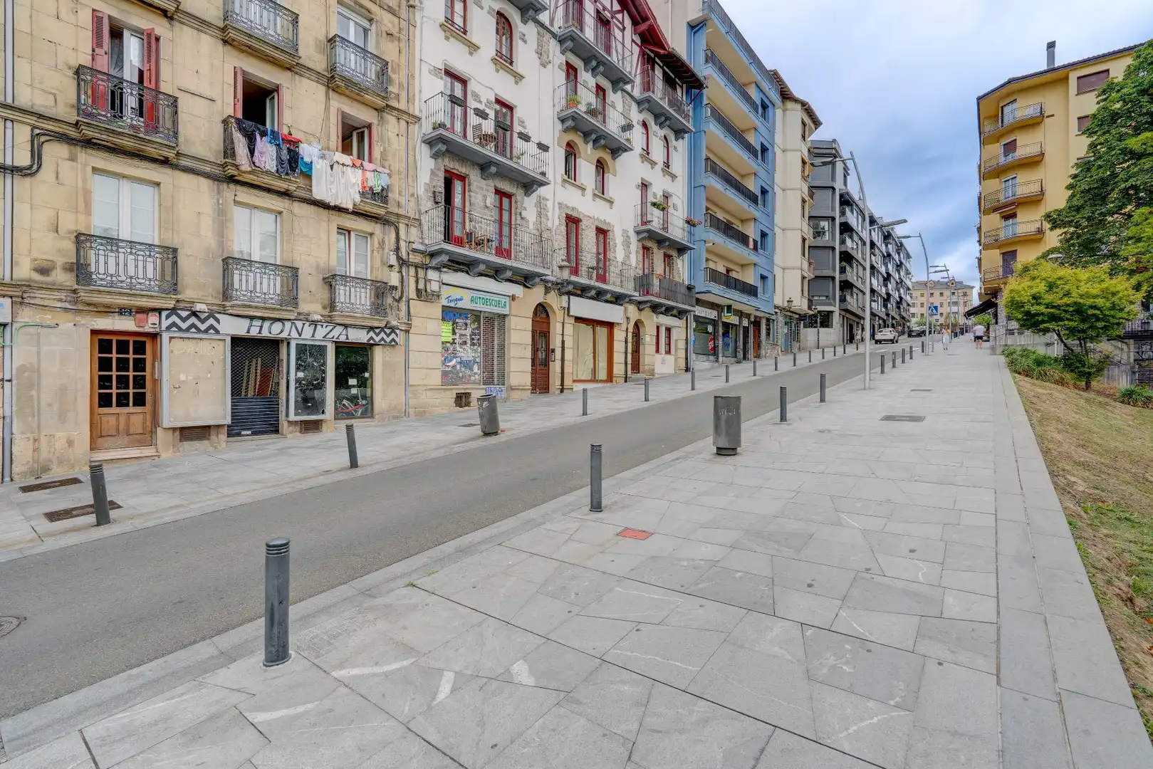 Vista exterior de Pis en venda en Irun  amb Calefacció i Moblat