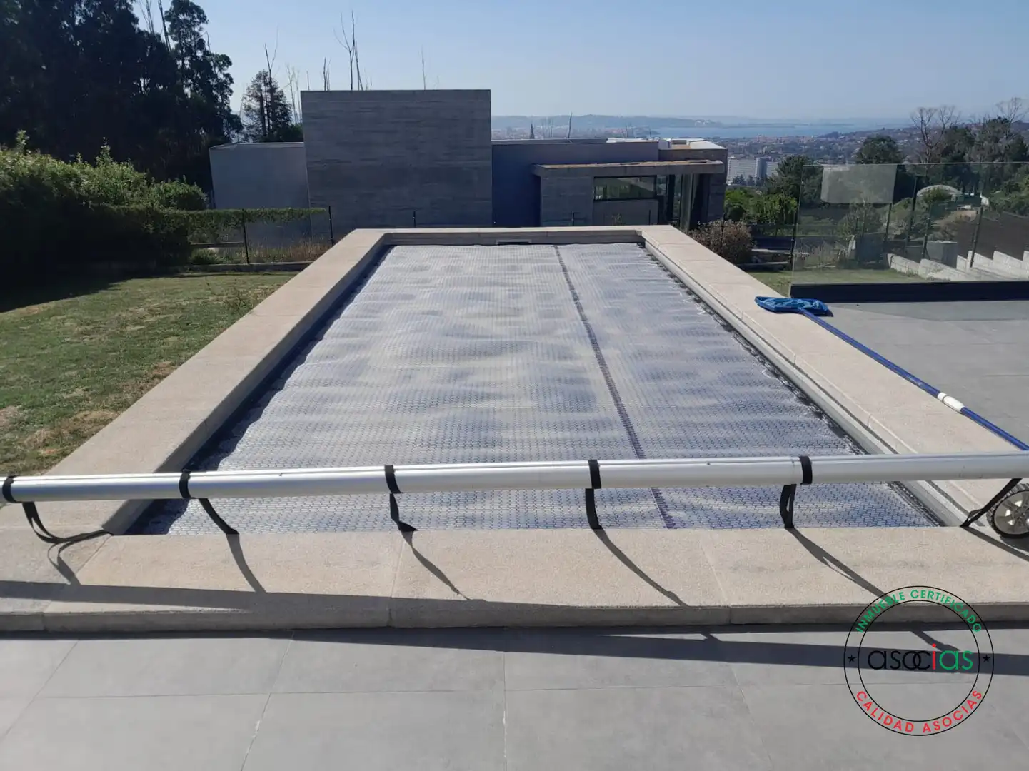 Piscina de Casa o xalet en venda en Gijón  amb Calefacció, Jardí privat i Terrassa
