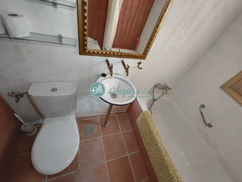 Baño de Casa o chalet en venta en Escobar de Polendos con Calefacción y Trastero