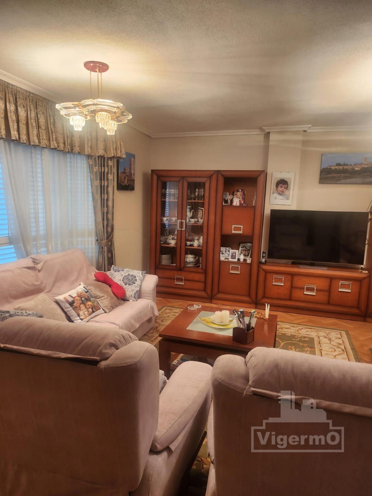 Sala d'estar de Casa adosada en venda en Torrejón de Ardoz amb Aire condicionat i Calefacció