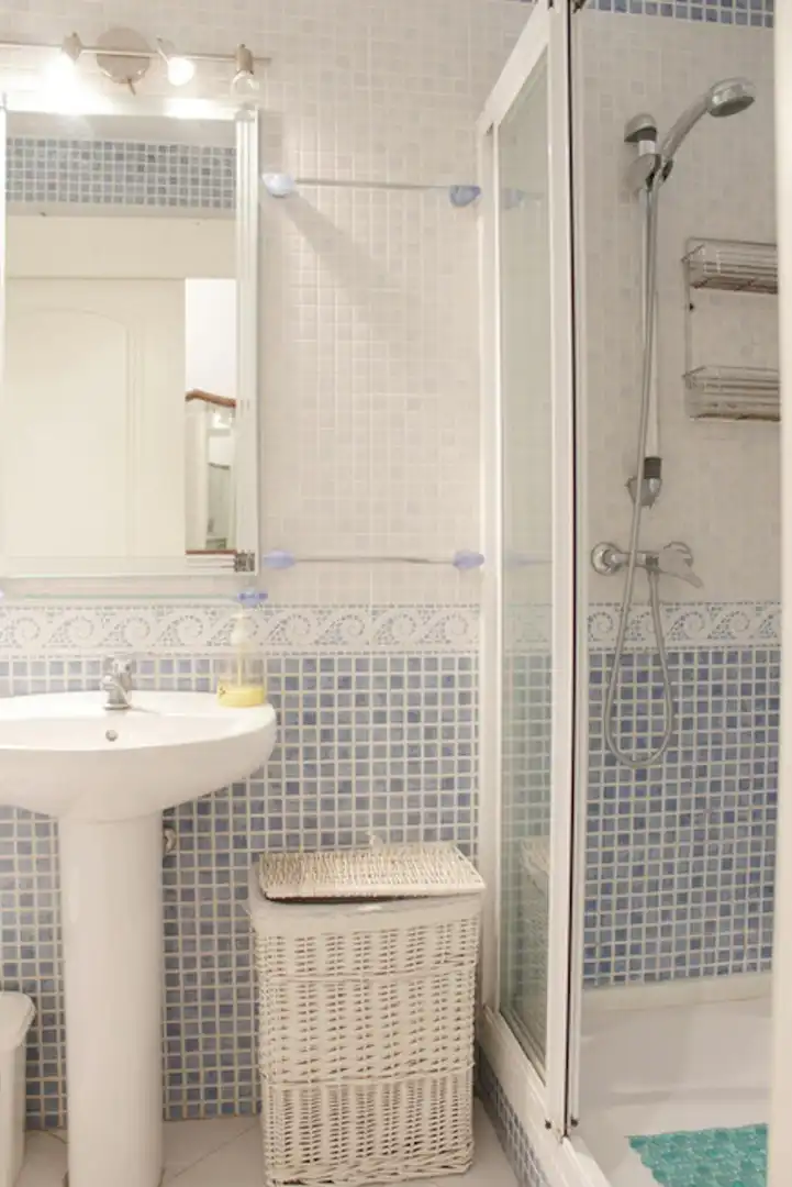 Badezimmer von Wohnung zur untervermieten in Sevilla mit Klimaanlage, Möbliert und Waschmaschine