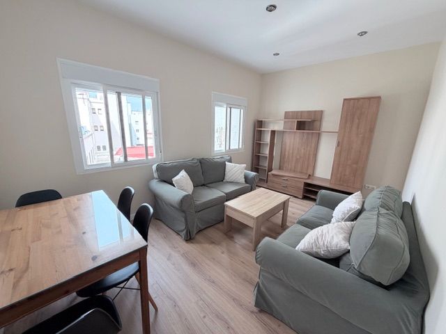 Sala d'estar de Pis de lloguer en  Huelva Capital amb Parquet, Moblat i Forn