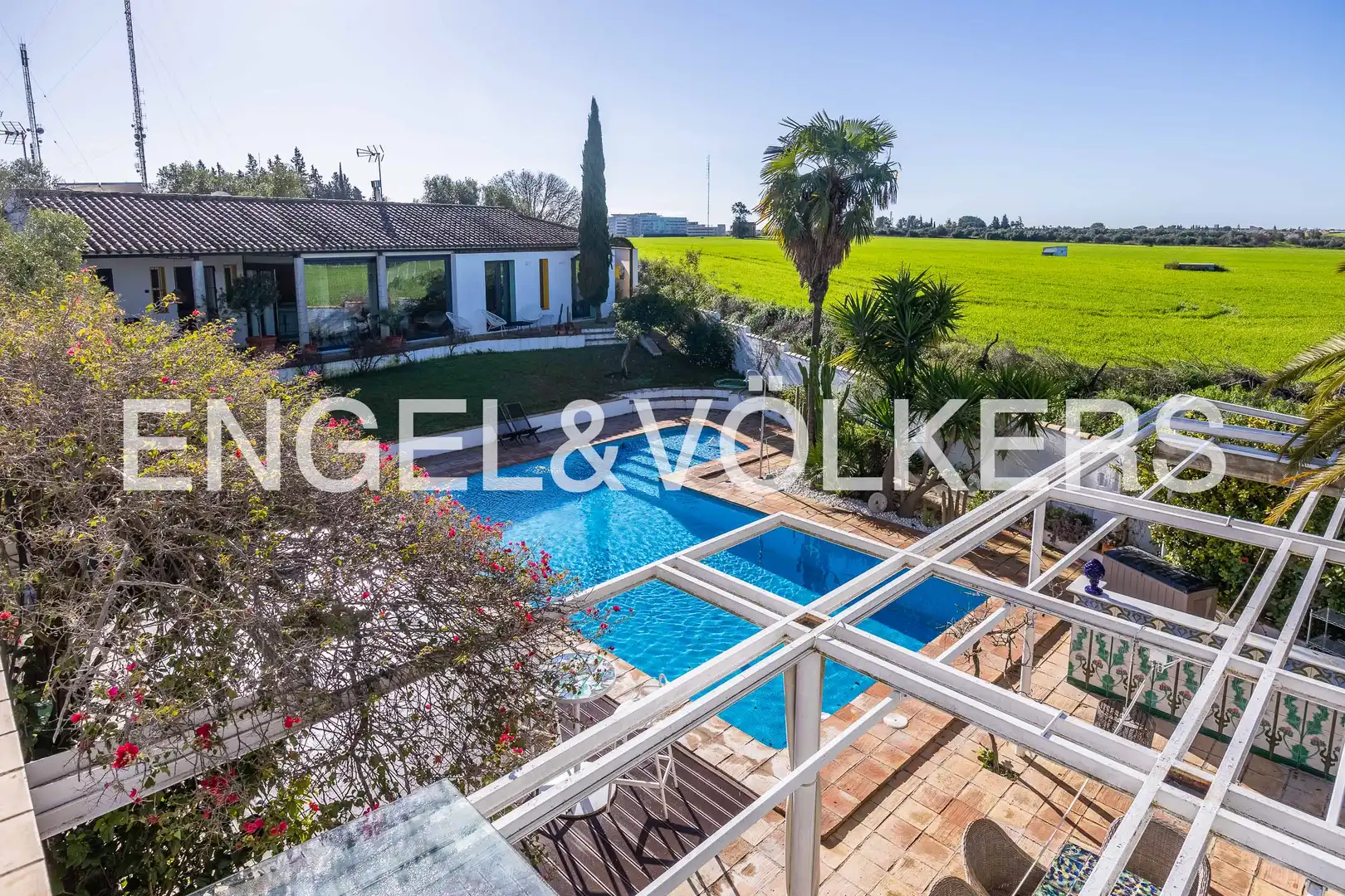 Exterior view of Houses for sale in Valencina de la Concepción  with Air Conditioner, Heating and Private garden
