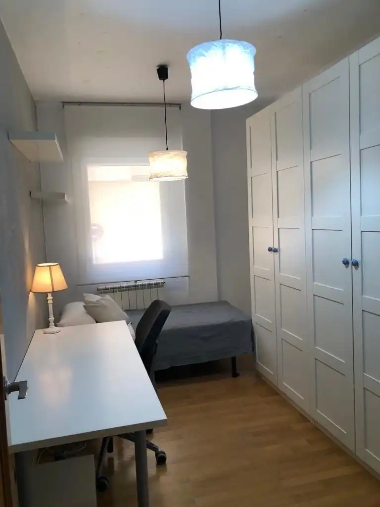 Habitación de Piso de alquiler en Zaragoza con Calefacción, Amueblado y Horno