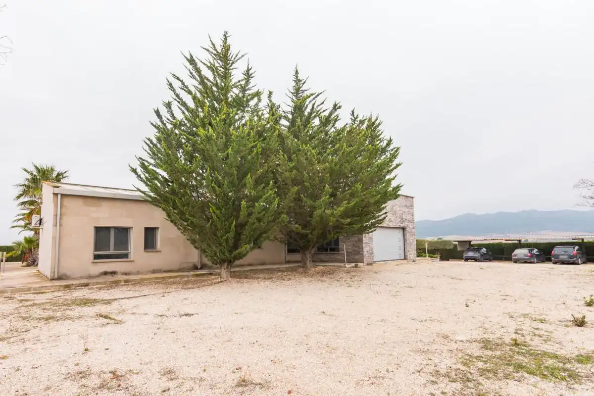 Vista exterior de Casa o xalet en venda en Yecla amb Aire condicionat, Calefacció i Jardí privat