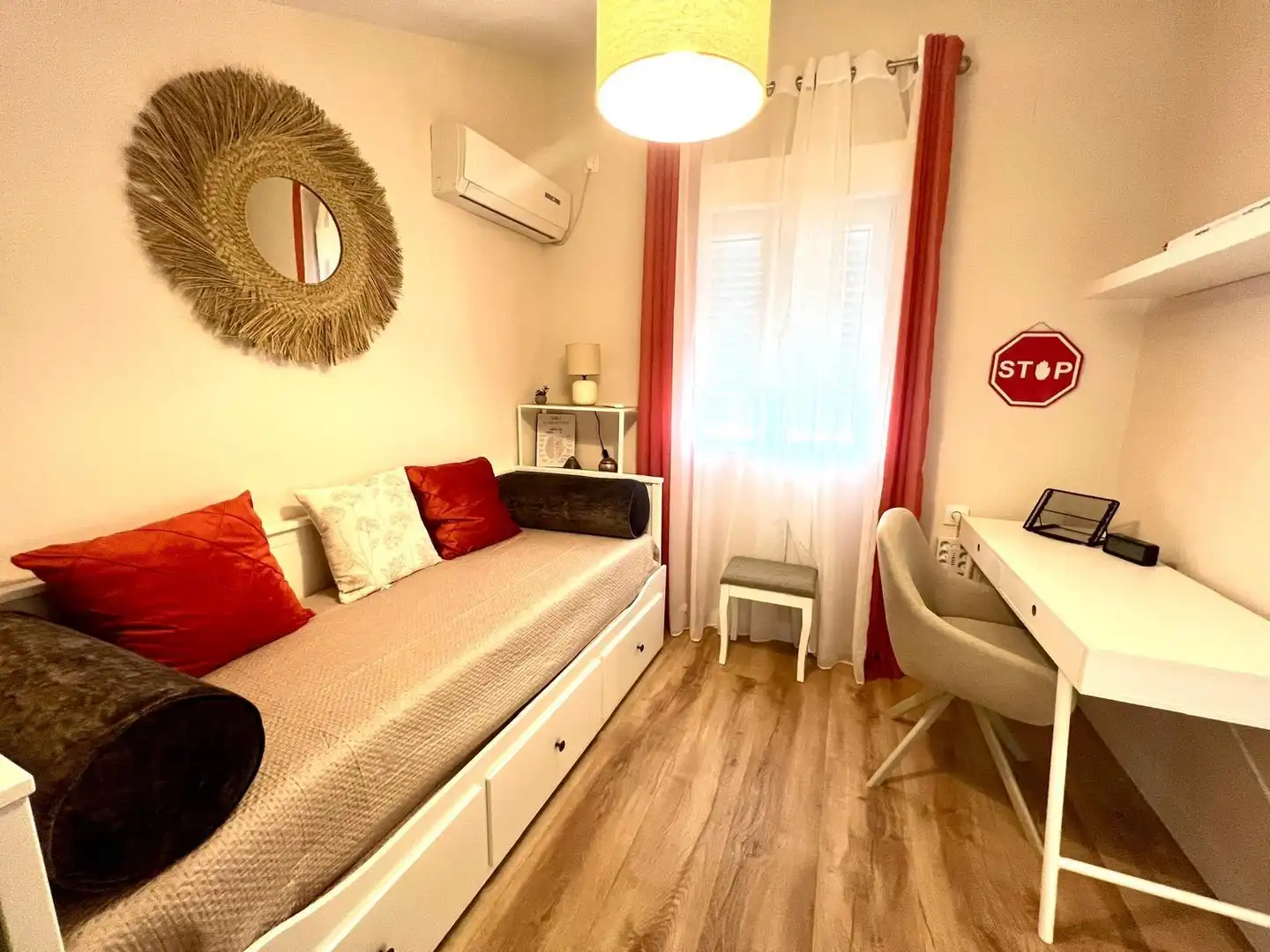 Bedroom of Houses for rent in Plasencia  with Air Conditioner, Furnished and Balcony