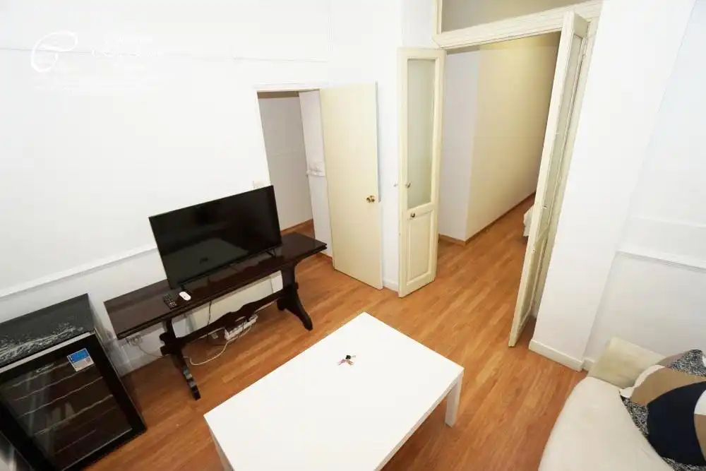 Flat for rent in Calle BOLA, Palacio