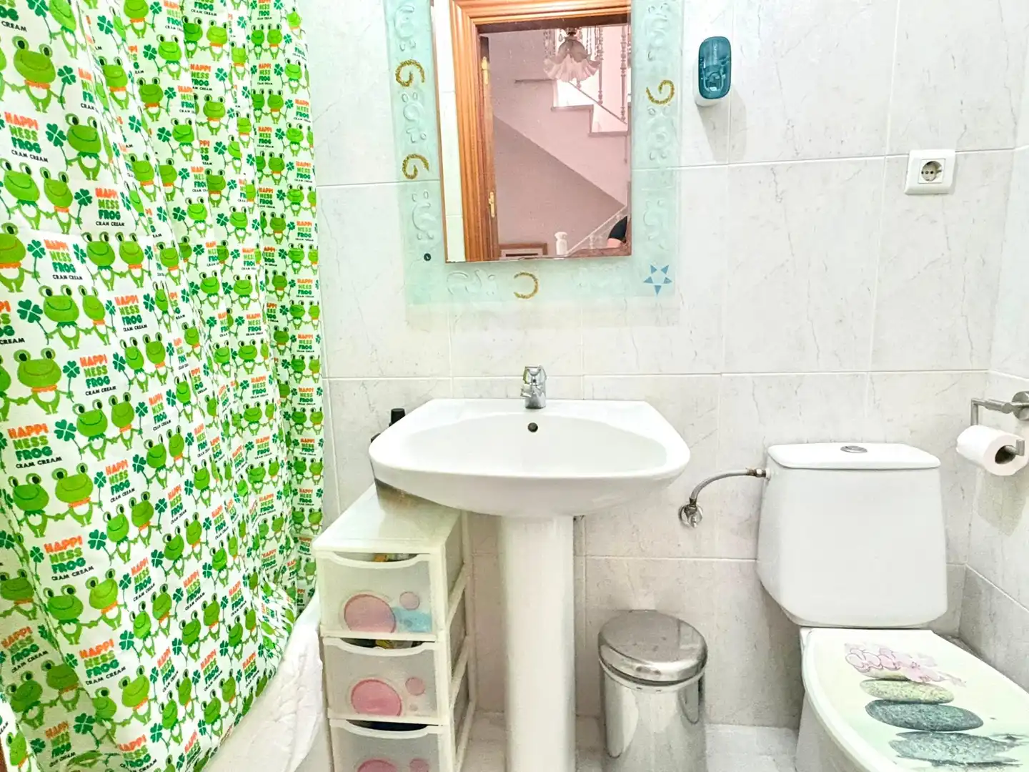 Badezimmer von Einfamilien-Reihenhaus zum Verkauf in Marbella mit Heizung, Terrasse und Balkon