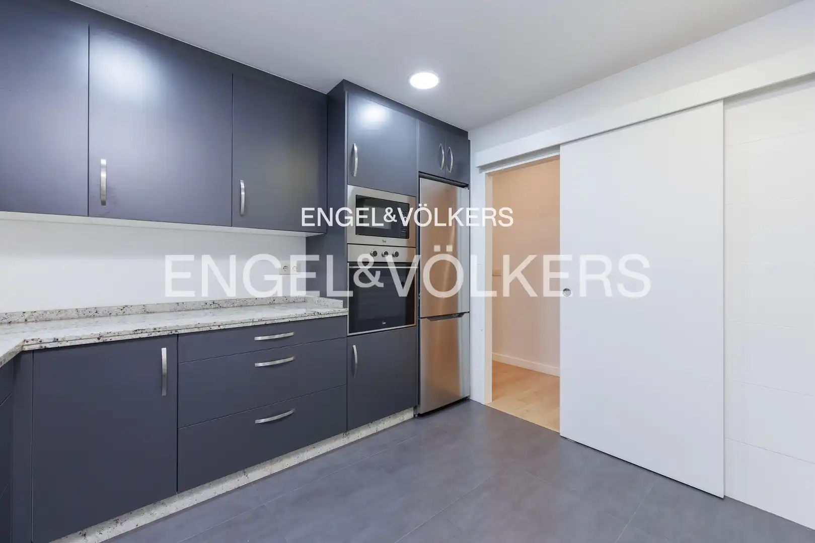 Cocina de Piso en venta en Vigo  con Calefacción, Terraza y Balcón