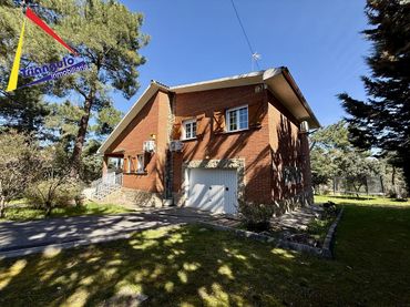 Casa amb piscina en venda a Marugán