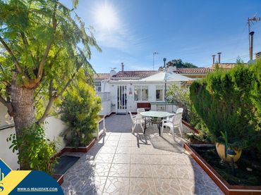 Casa amb piscina en venda a Nueva Torrevieja - Aguas Nuevas