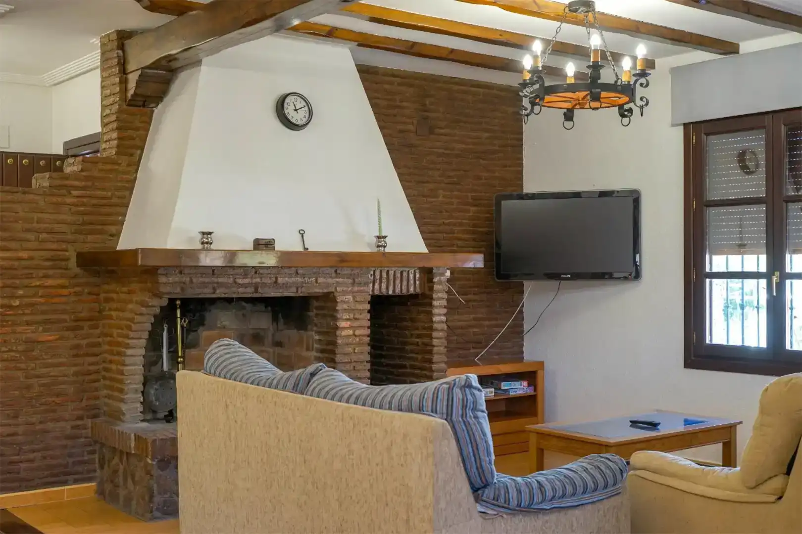 Sala de estar de Casa o chalet de alquiler en Almedinilla con Aire acondicionado, Jardín privado y Piscina