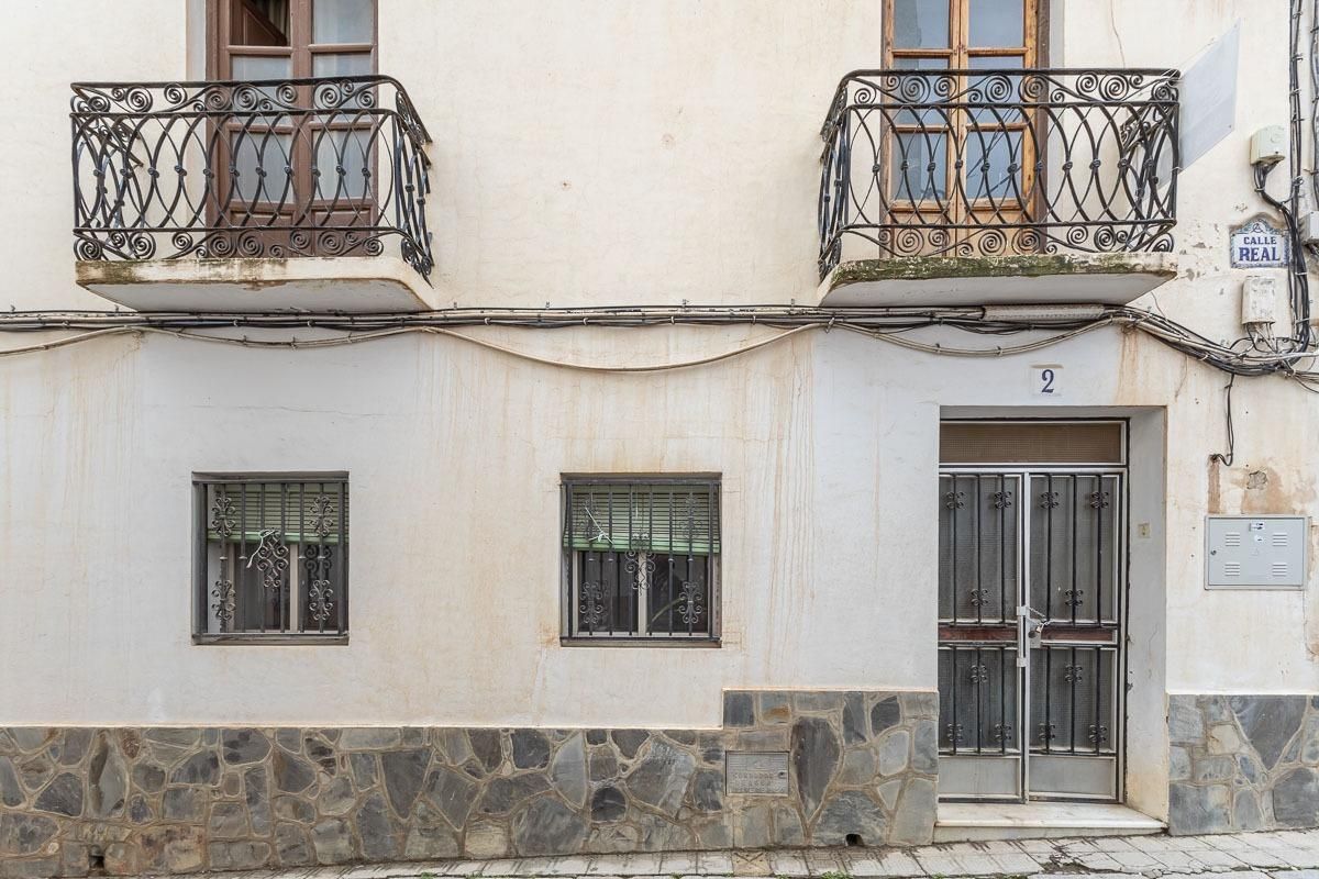 Außenansicht von Einfamilien-Reihenhaus zum Verkauf in Cádiar mit Abstellraum und Balkon