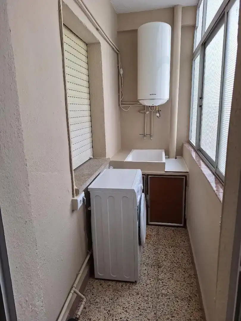 Terrassa de Pis per a compartir en Valdepeñas amb Aire condicionat, Moblat i Forn