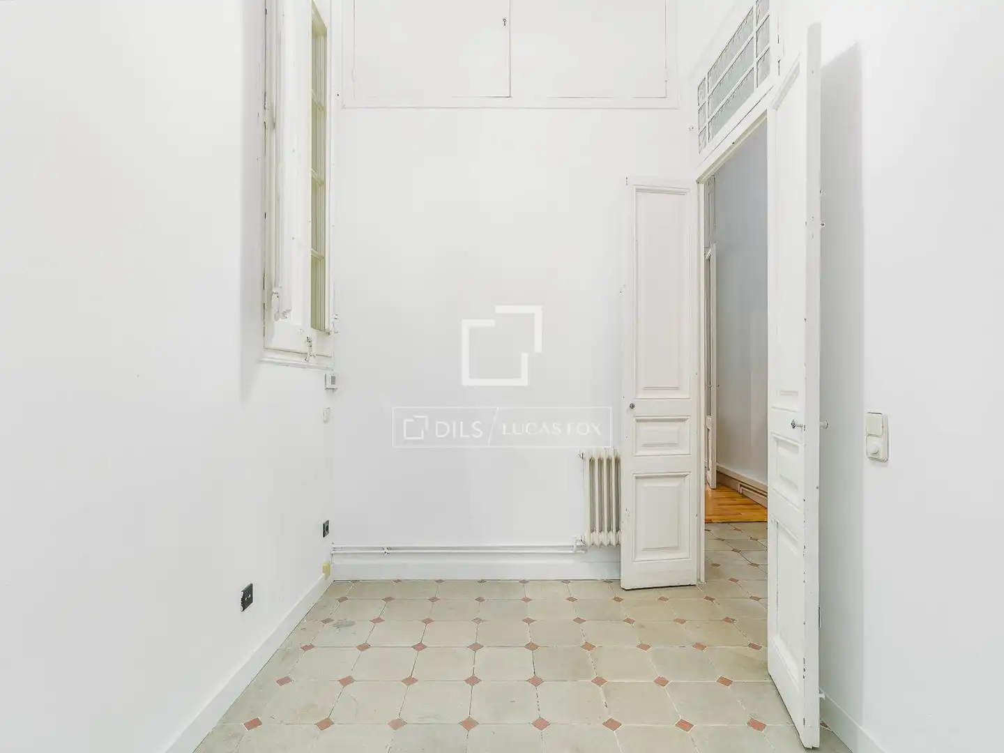 Flat for sale in Barcelona  with Air Conditioner, Terrace and Storage room
