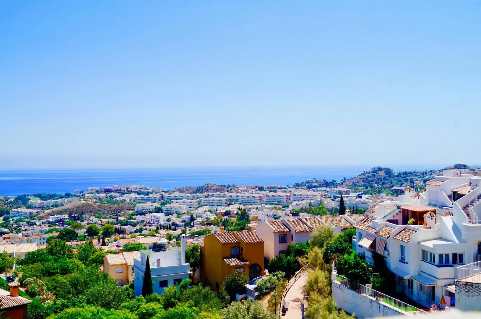 Außenansicht von Haus oder Chalet zum Verkauf in Benalmádena mit Klimaanlage, Heizung und Privatgarten