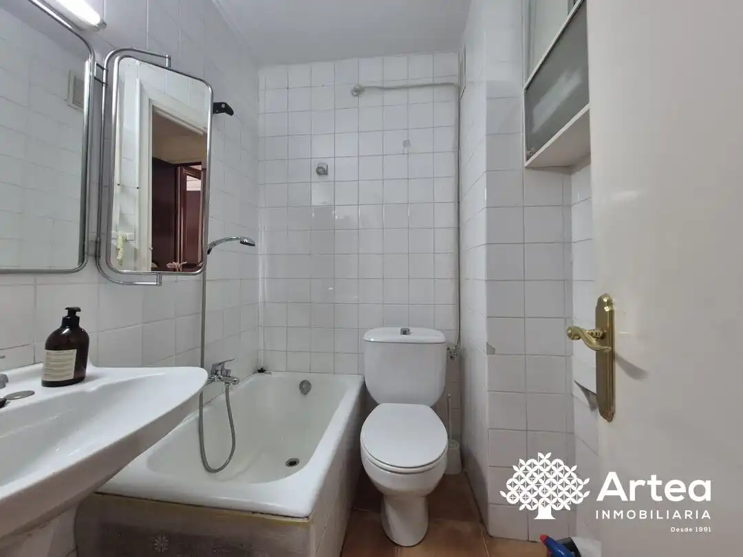 Bathroom of Flat for sale in Bilbao   with Heating