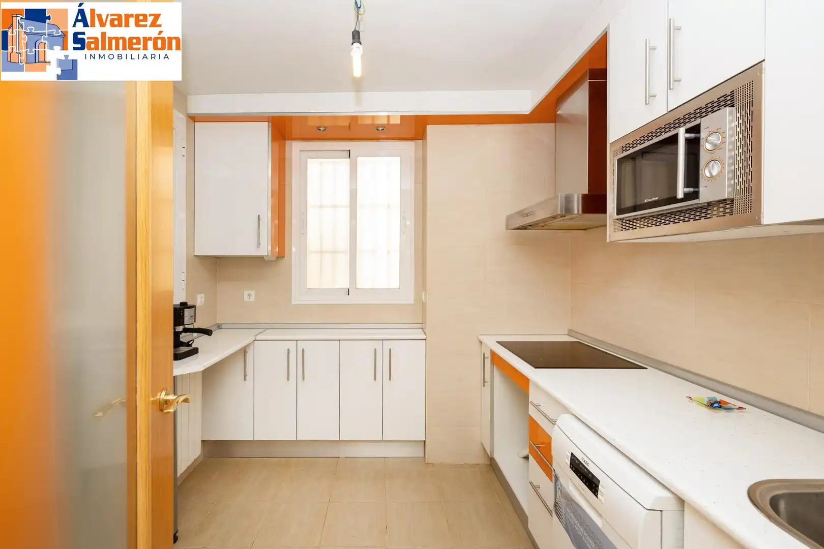 Kitchen of Flat for sale in Granada