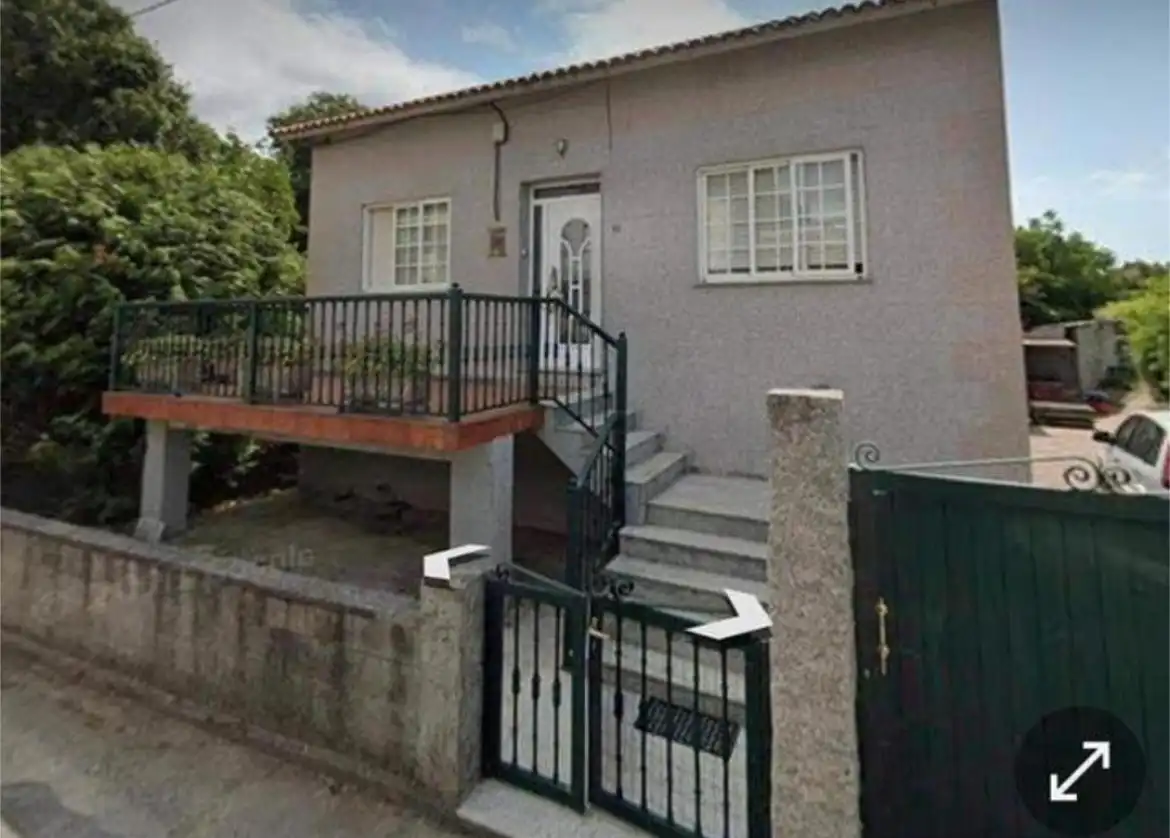 Casa amb jardí en venda a Rúa Sanxenxo 2