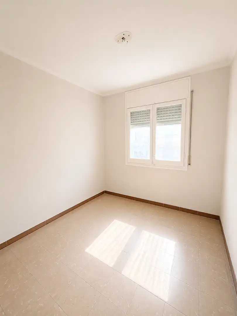 Schlafzimmer von Wohnung zum Verkauf in Cerdanyola del Vallès mit Balkon
