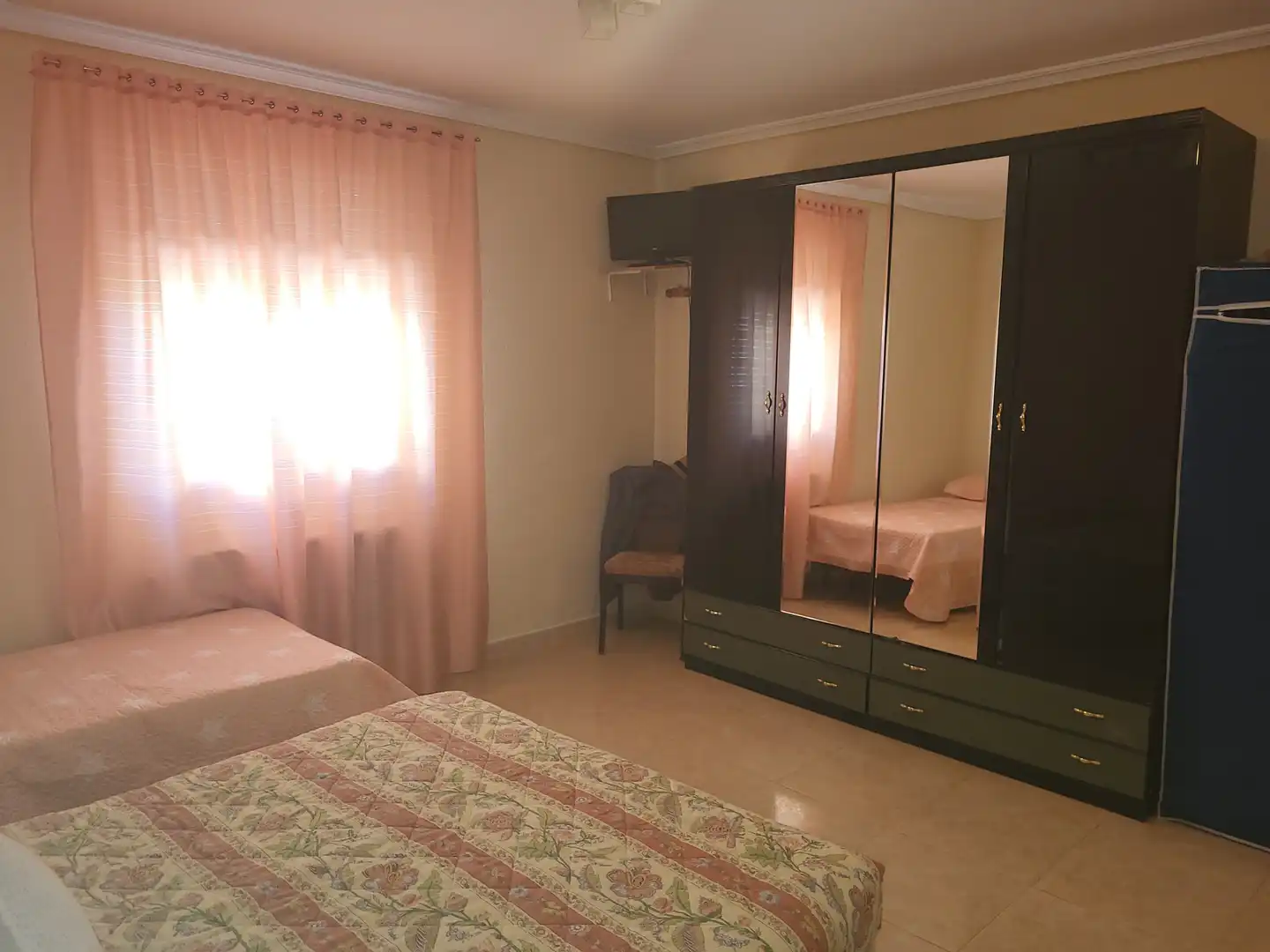 Dormitori de Casa o xalet en venda en Burgohondo amb Jardí privat i Traster