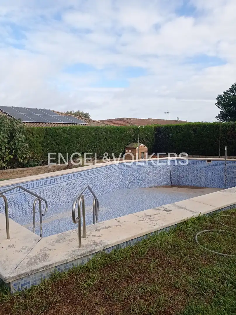 Piscina de Casa o chalet en venta en Dos Hermanas con Calefacción, Jardín privado y Terraza