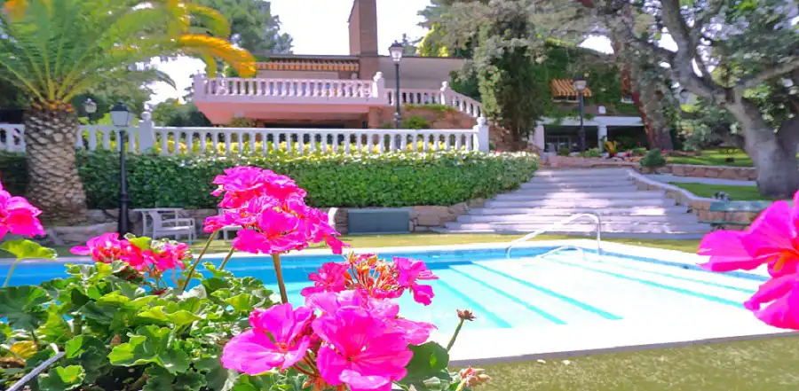 Piscina de Casa o xalet en venda en Torrelodones amb Aire condicionat, Calefacció i Jardí privat