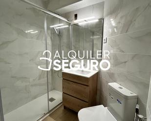 Bathroom of Flat to rent in  Madrid Capital  with Terrace