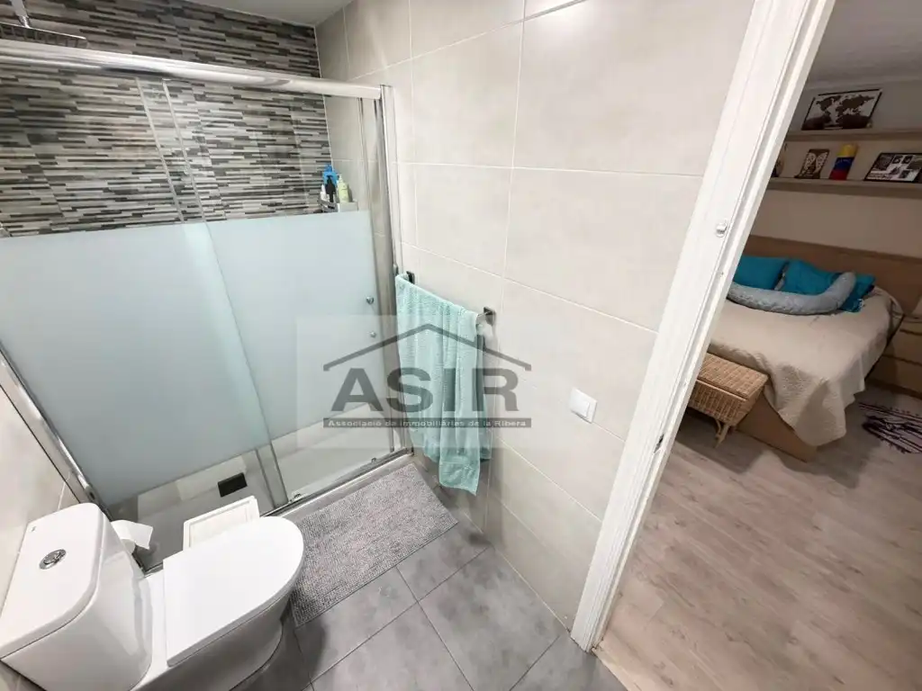 Bany de Pis de lloguer en Alzira amb Aire condicionat i Terrassa