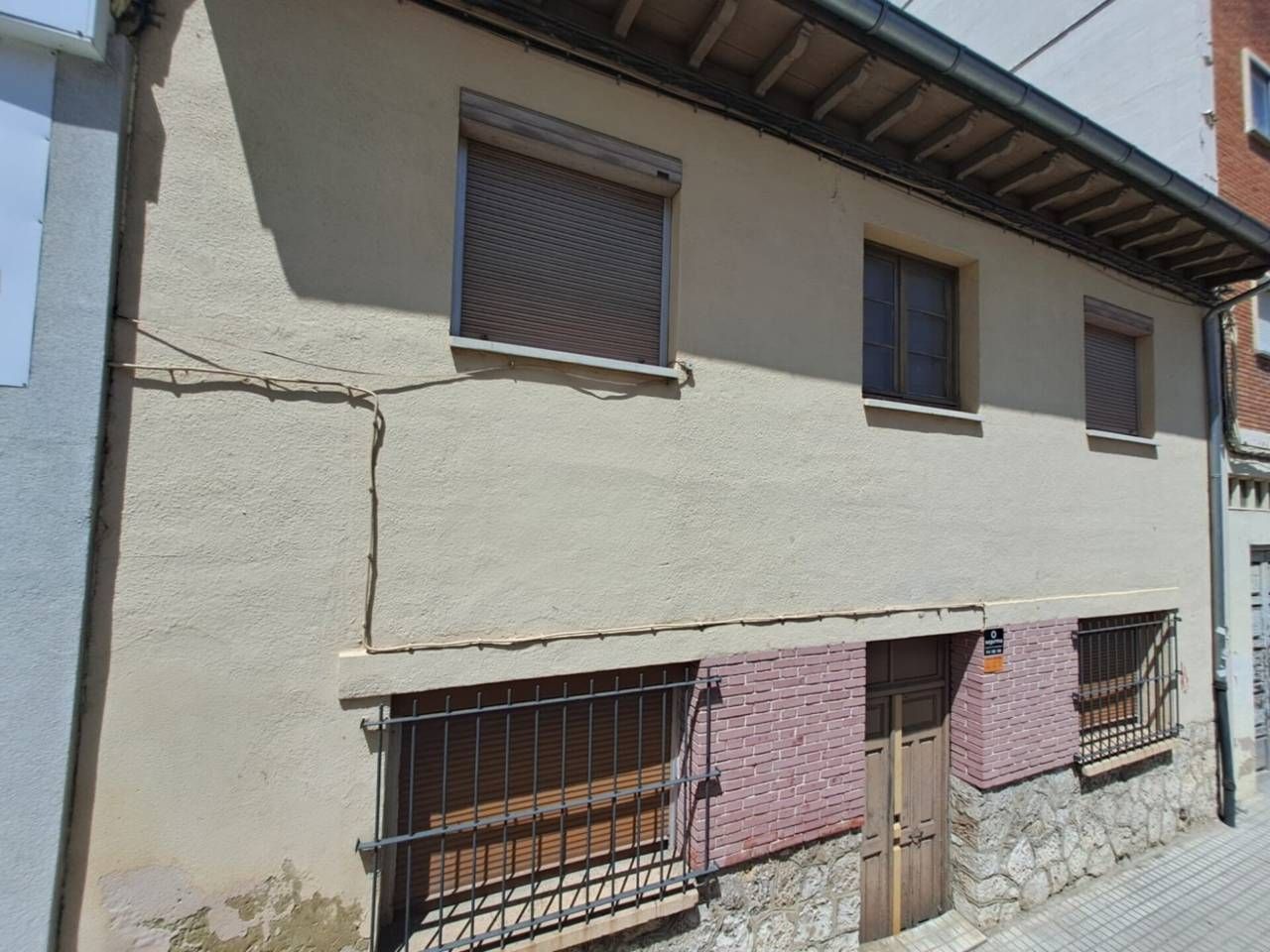 Exterior view of Single-family semi-detached for sale in Burgos Capital  with Private garden