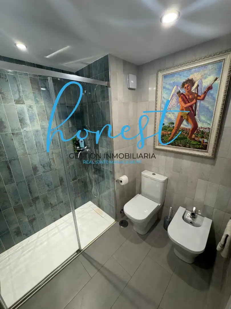 Baño de Piso en venta en Torremolinos con Aire acondicionado, Terraza y Amueblado