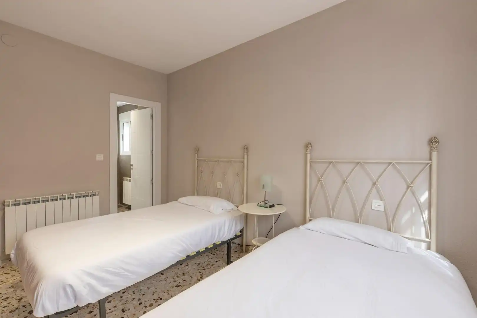 Habitación de Casa o chalet en venta en Huétor de Santillán con Calefacción, Jardín privado y Piscina