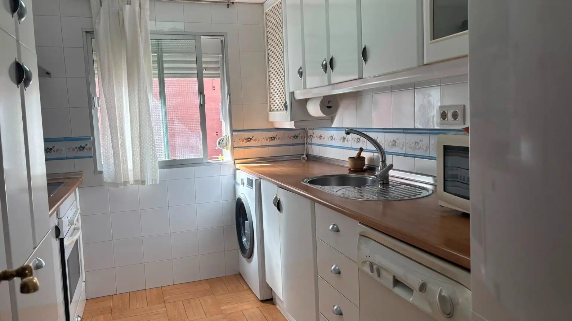 Kitchen of Flat for sale in Sevilla  with Air Conditioner, Terrace and Furnished